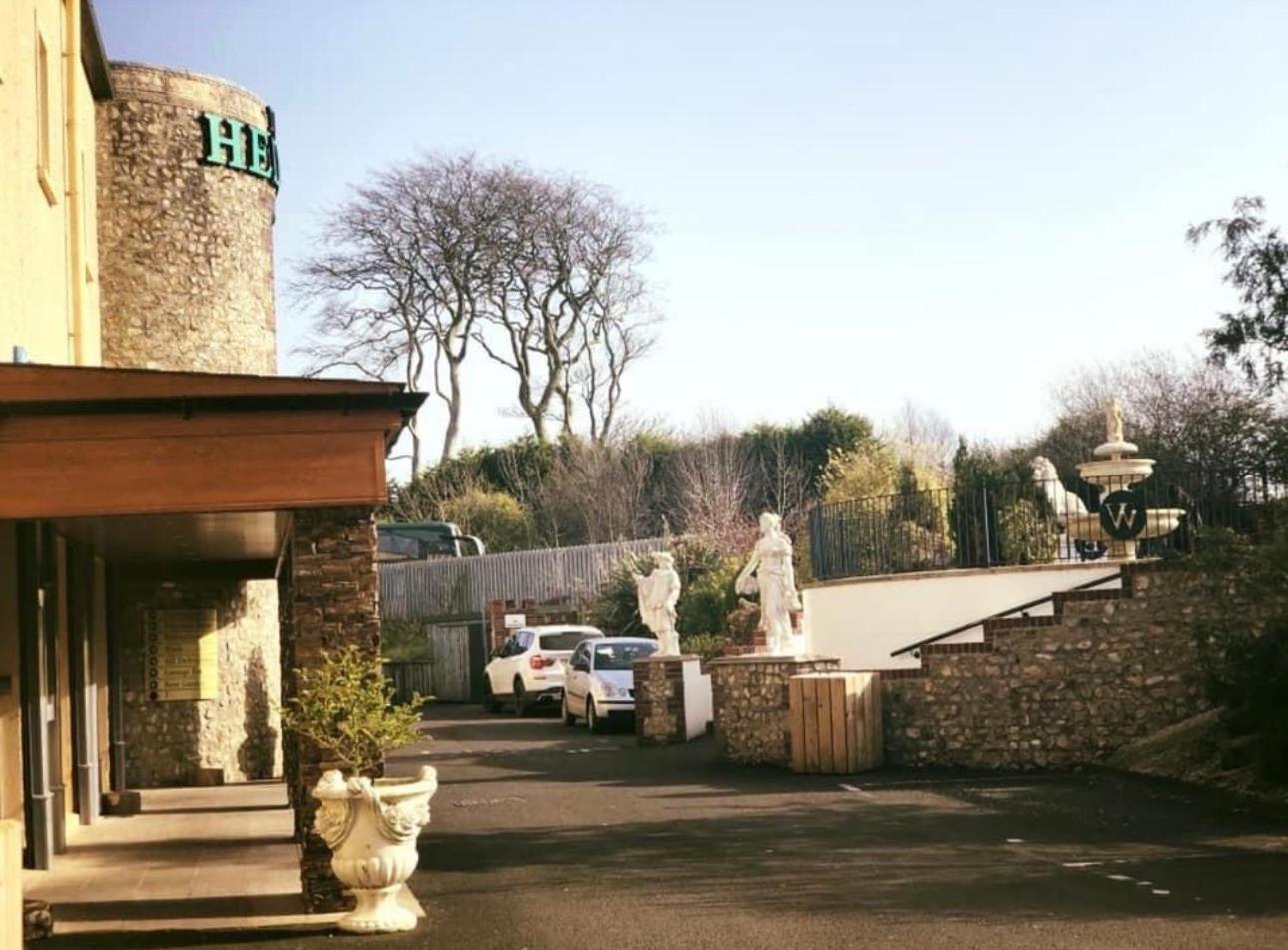 The Hedges Hotel Stranocum Eksteriør billede
